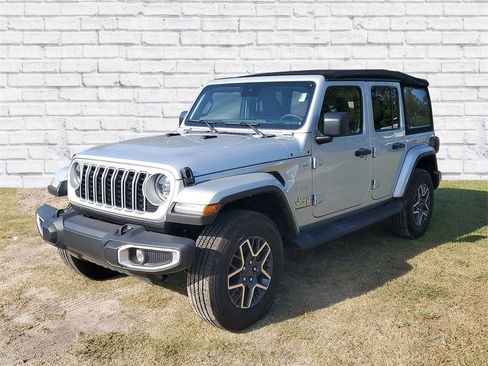 Used 2024 Jeep Wrangler Sahara image 4