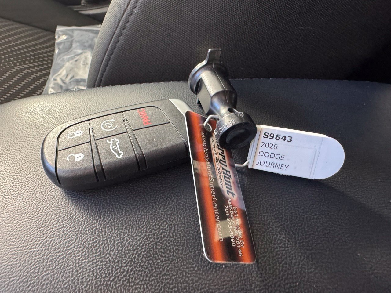 Used 2020 Dodge Journey SE w/ SE Popular Equipment Group FWD image 3