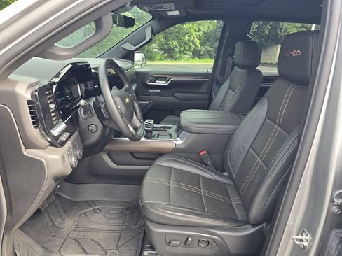 Used 2024 Chevrolet Silverado 1500 High Country w/ High Country Premium Package AWD/4WD image 15