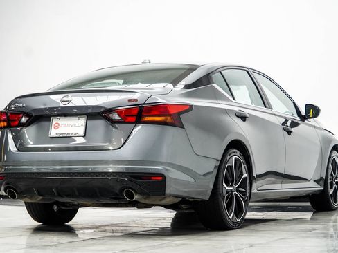 Used 2024 Nissan Altima 2.5 SR FWD image 11