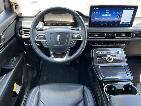 Used 2022 Lincoln Nautilus FWD w/ Premium Package image 11