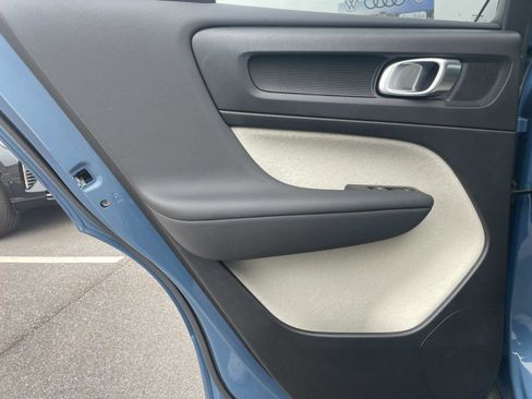 Certified 2024 Volvo XC40 B5 Plus w/ Protection Package Premier image 11