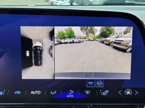 Used 2024 Chevrolet Blazer EV LT AWD/4WD image 11