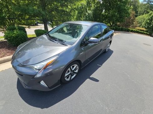Used 2017 Toyota Prius Three Touring FWD image 4
