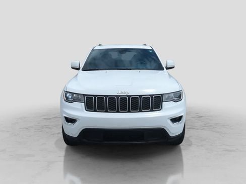 Used 2018 Jeep Grand Cherokee Laredo AWD/4WD image 3