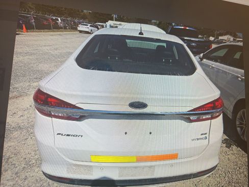 Used 2018 Ford Fusion SE w/ Equipment Group 602A image 11