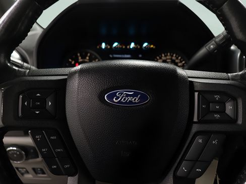 Used 2018 Ford F150 XLT w/ Equipment Group 302A Luxury AWD/4WD image 14
