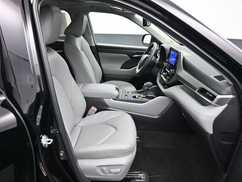 Used 2026 Toyota Highlander XLE image 27