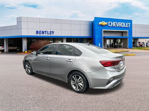 Used 2023 Kia Forte LXS image 3