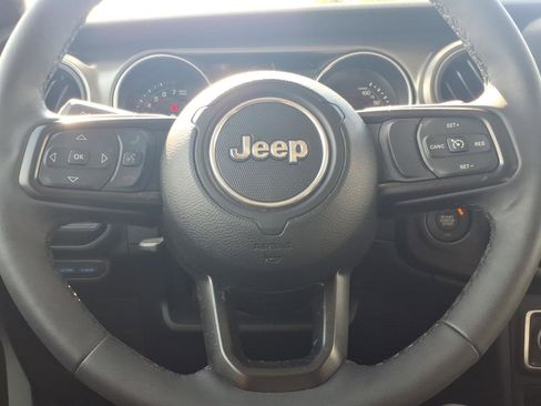 Used 2023 Jeep Wrangler Unlimited w/ Cold Weather Group AWD/4WD image 24