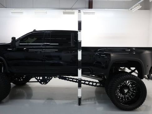 Used 2024 Chevrolet Silverado 3500 LTZ w/ LTZ Plus Package AWD/4WD image 86