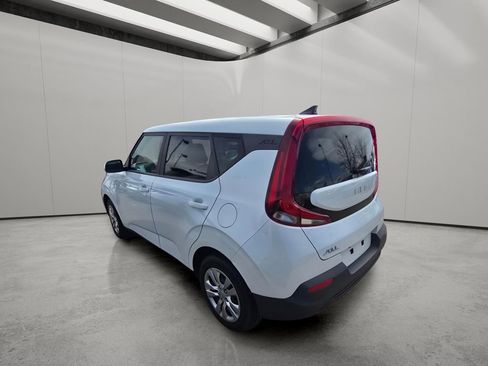 Used 2022 Kia Soul LX image 5