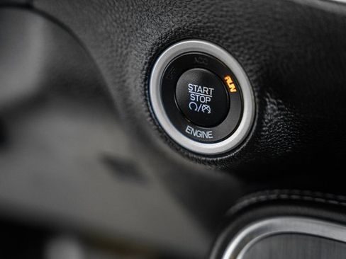 Used 2015 Dodge Challenger SXT image 27