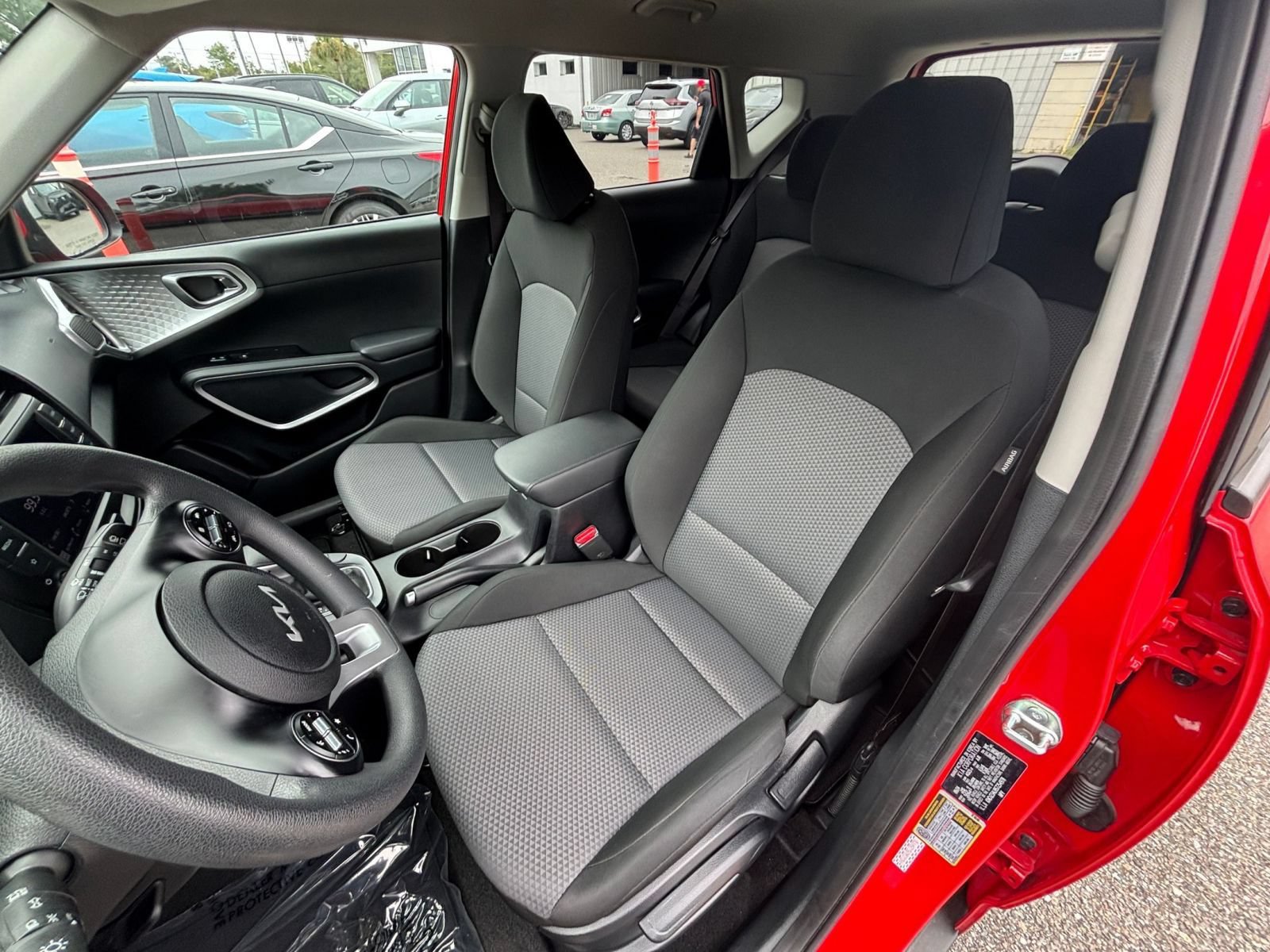 Used 2025 Kia Soul LX w/ LX Technology Package FWD image 33