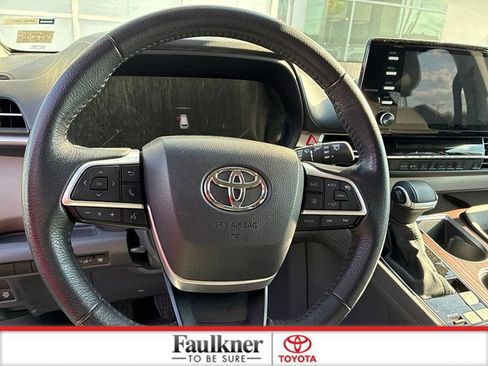 Used 2024 Toyota Sienna XLE AWD/4WD image 27