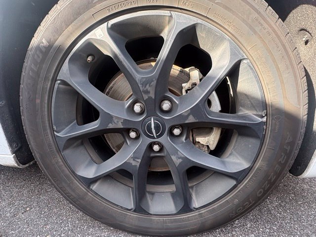 Used 2025 Chrysler Pacifica Limited FWD image 7