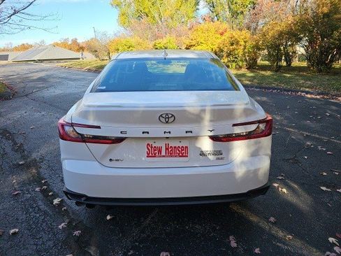 Used 2025 Toyota Camry SE image 5