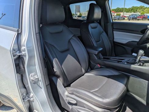 Used 2025 Jeep Compass Limited image 31