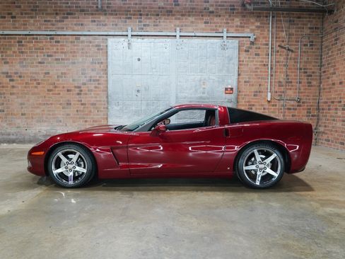 Used 2007 Chevrolet Corvette Coupe RWD image 1