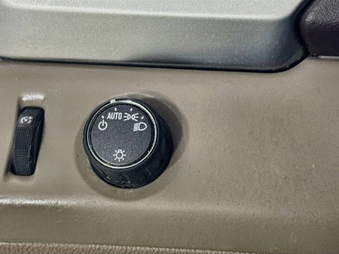 Used 2018 Chevrolet Suburban LT RWD image 15