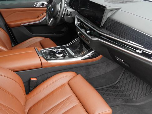 Used 2024 BMW X7 M60i w/ Executive Package image 10