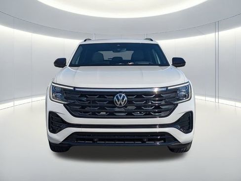 Used 2025 Volkswagen Atlas Cross Sport SEL R-Line image 3