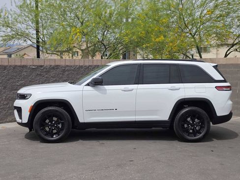 New 2026 Jeep Grand Cherokee Altitude AWD/4WD image 8
