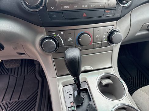 Used 2011 Toyota Highlander 4WD w/ Tech Pkg image 17