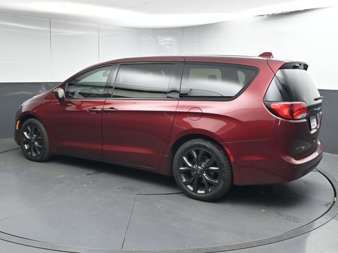 Used 2018 Chrysler Pacifica Touring Plus w/ S Appearance Package image 6