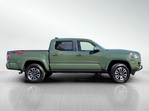 Used 2022 Toyota Tacoma TRD Sport w/ TRD Premium Sport Package image 3