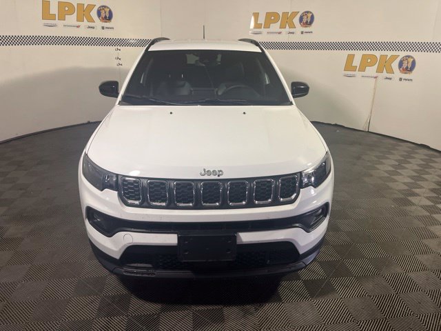 Used 2025 Jeep Compass Latitude AWD/4WD image 8