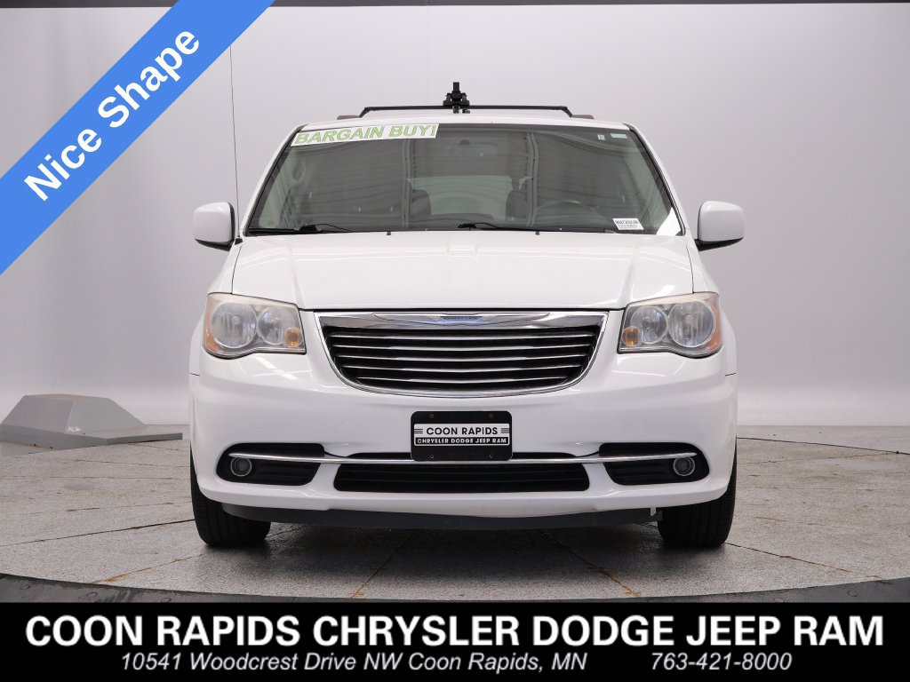 Used 2014 Chrysler Town & Country Touring FWD image 8