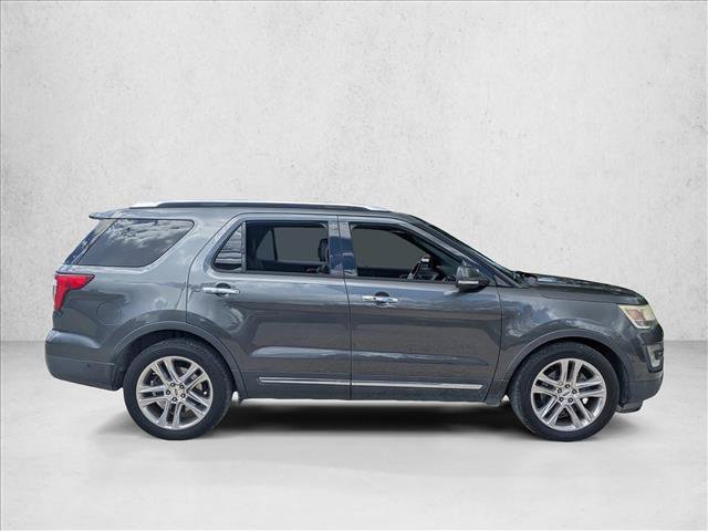 Used 2017 Ford Explorer Limited w/ Equipment Group 301A FWD image 4