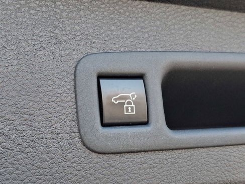 Used 2025 Toyota Sienna Platinum AWD/4WD image 28