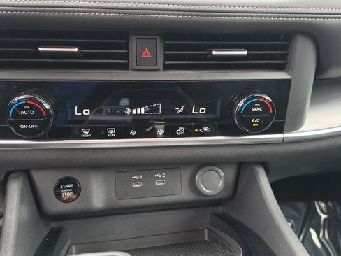 Used 2025 Nissan Rogue SV FWD image 23