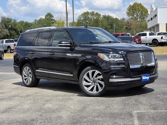 Used 2023 Lincoln Navigator Reserve AWD/4WD image 2