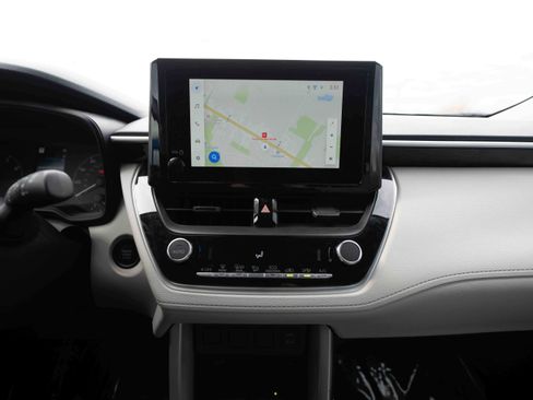 Used 2024 Toyota Corolla Cross LE image 17