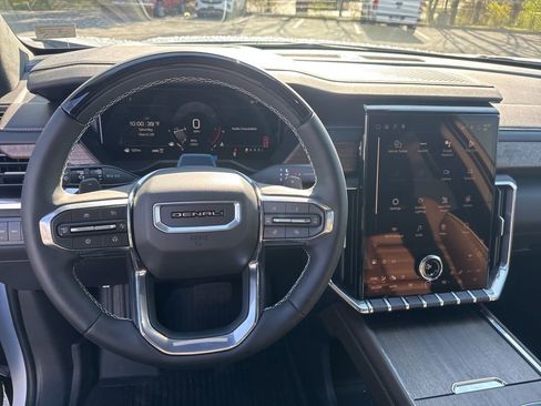 New 2026 GMC Acadia Denali Ultimate w/ LPO, Floor Liner Package AWD/4WD image 18