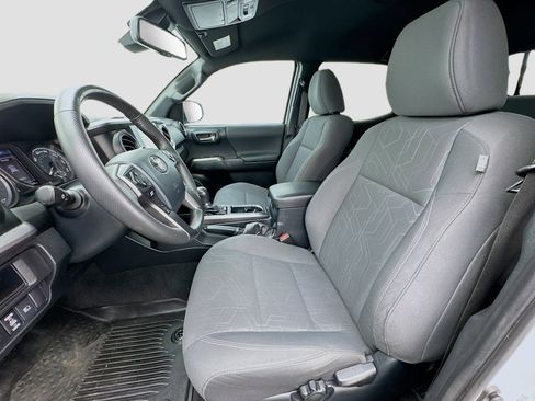 Used 2019 Toyota Tacoma TRD Sport AWD/4WD image 13