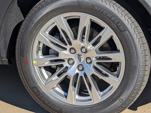 New 2026 Ford Explorer Platinum image 9