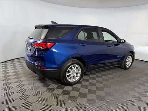 Used 2022 Chevrolet Equinox LS w/ LS Convenience Package FWD image 5