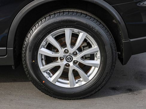 Used 2019 Nissan Rogue SV image 28