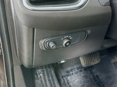 Used 2024 Chevrolet Equinox LT FWD image 16
