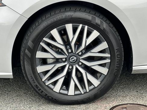 Used 2024 Nissan Altima 2.5 SV FWD image 25