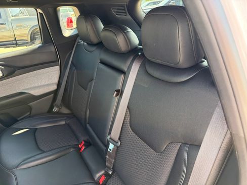 Used 2024 Jeep Compass Latitude AWD/4WD image 18