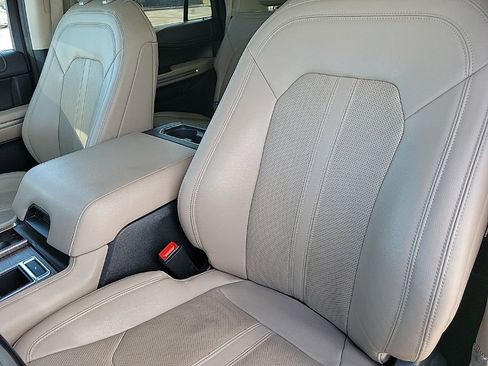Used 2023 Ford Expedition Limited image 13