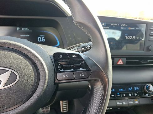 Used 2025 Hyundai Elantra Sport image 24