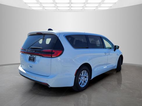 New 2027 Chrysler Pacifica Select w/ Family Tech Group FWD image 6