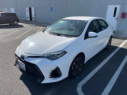 Used 2018 Toyota Corolla SE w/ Carpet Mat Package (TMS) FWD image 1