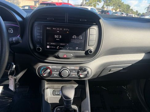 Used 2025 Kia Soul LX w/ LX Technology Package image 17